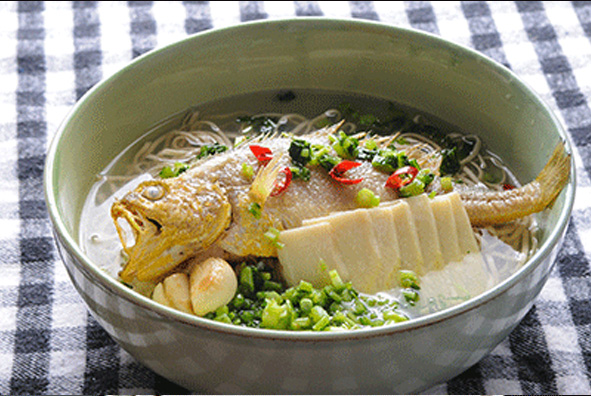 Have a Big Bowl of Yellow Croaker Noodles at Aniang Noodle House
