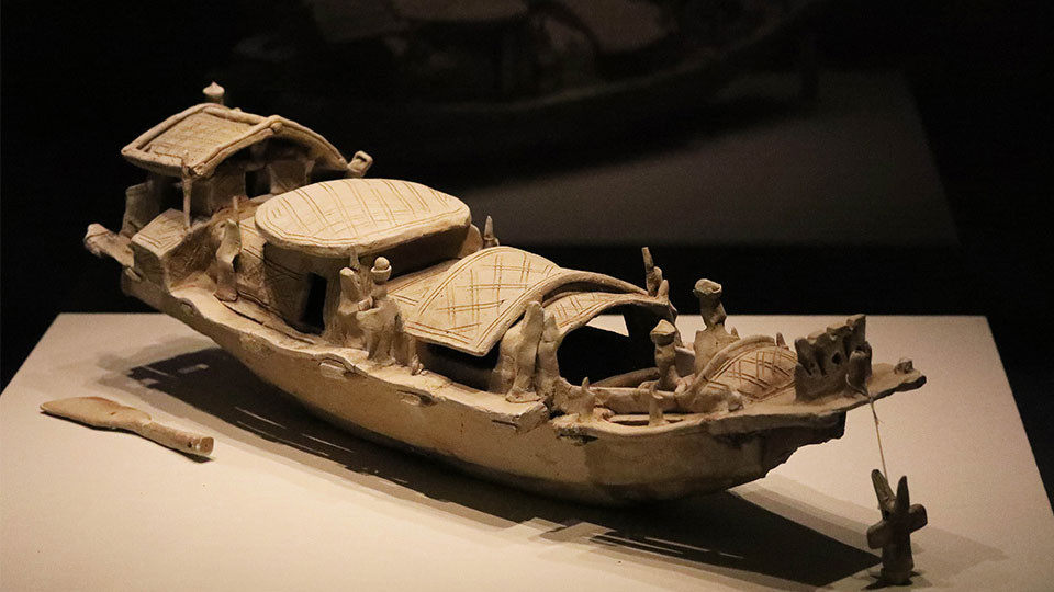 How Dexterous Ancient Chinese are–Ceramic Boat