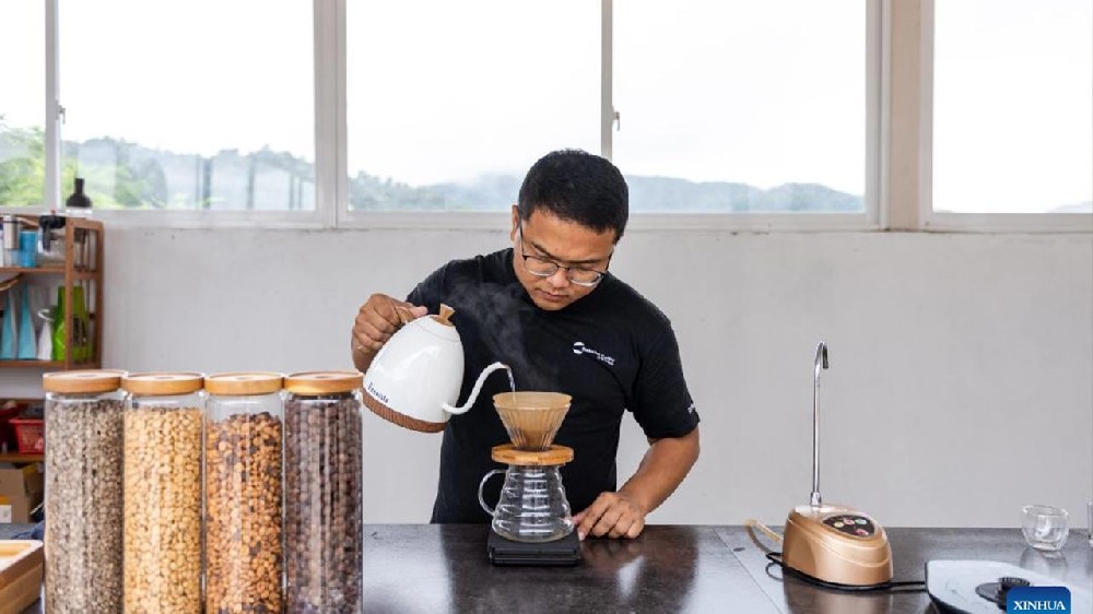 Young Entrepreneur Strives to Promote SW China’s Coffee Industry