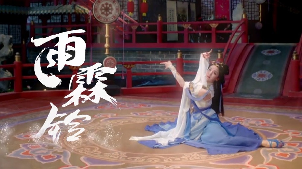 Classical Chinese dance 'Bells Ringing in the Rain' by Tang Shiyi