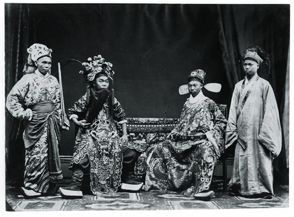Chinese Theater in an Extraordinary Century