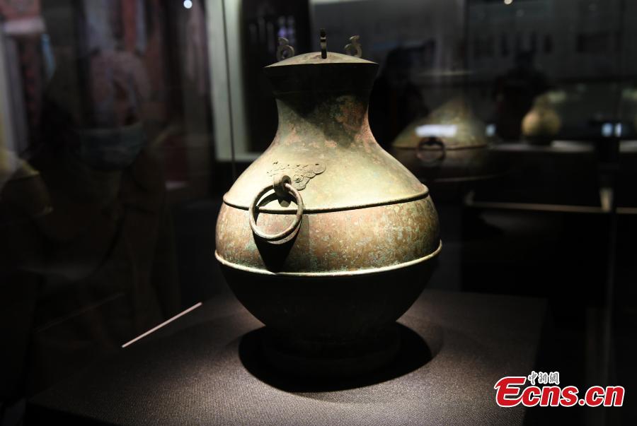 Cultural relics of Zhongshan State displayed in Chongqing