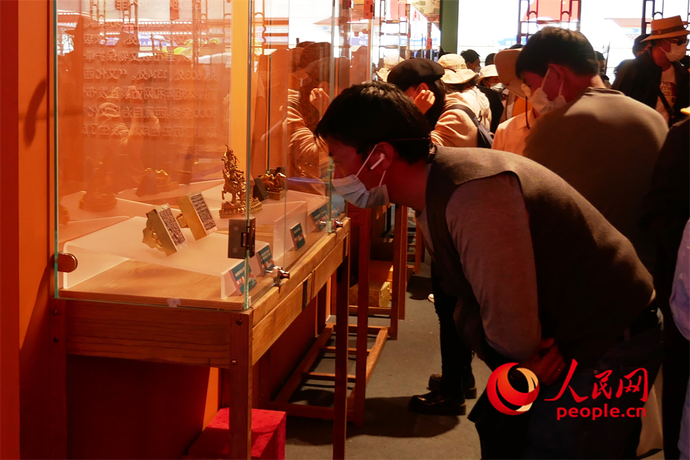 Exhibition of Xizang's culture attracts throngs of visitors