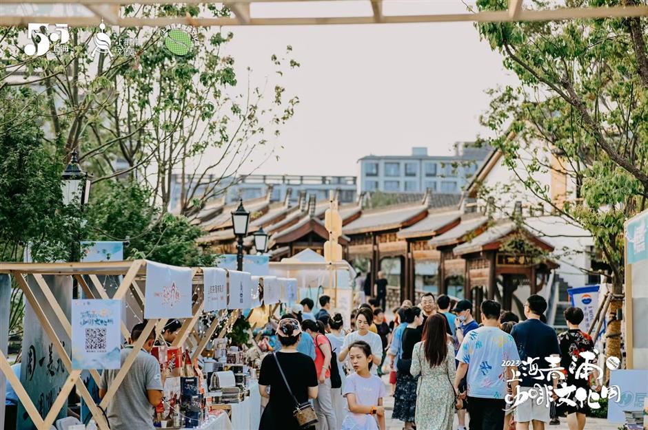 Enjoy a coffee in scenic Shanghai Panlong Tiandi