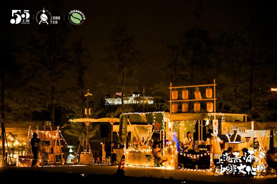 Enjoy a coffee in scenic Shanghai Panlong Tiandi