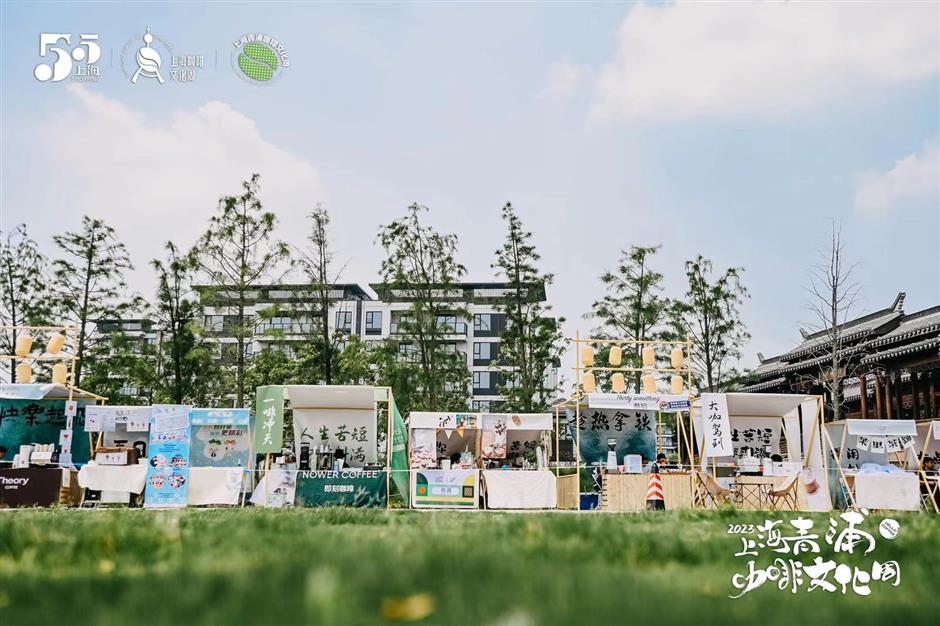 Enjoy a coffee in scenic Shanghai Panlong Tiandi