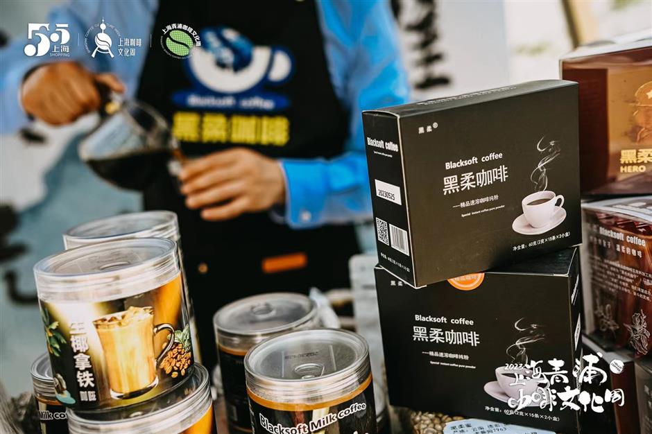 Enjoy a coffee in scenic Shanghai Panlong Tiandi