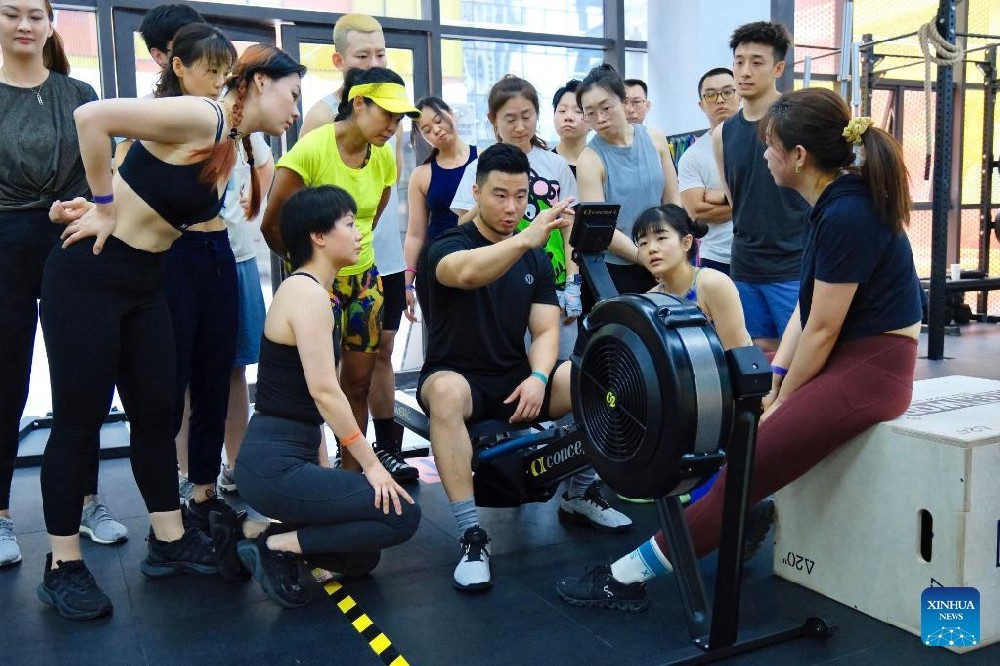 Chinese fitness fanatics explore novel ways of working out