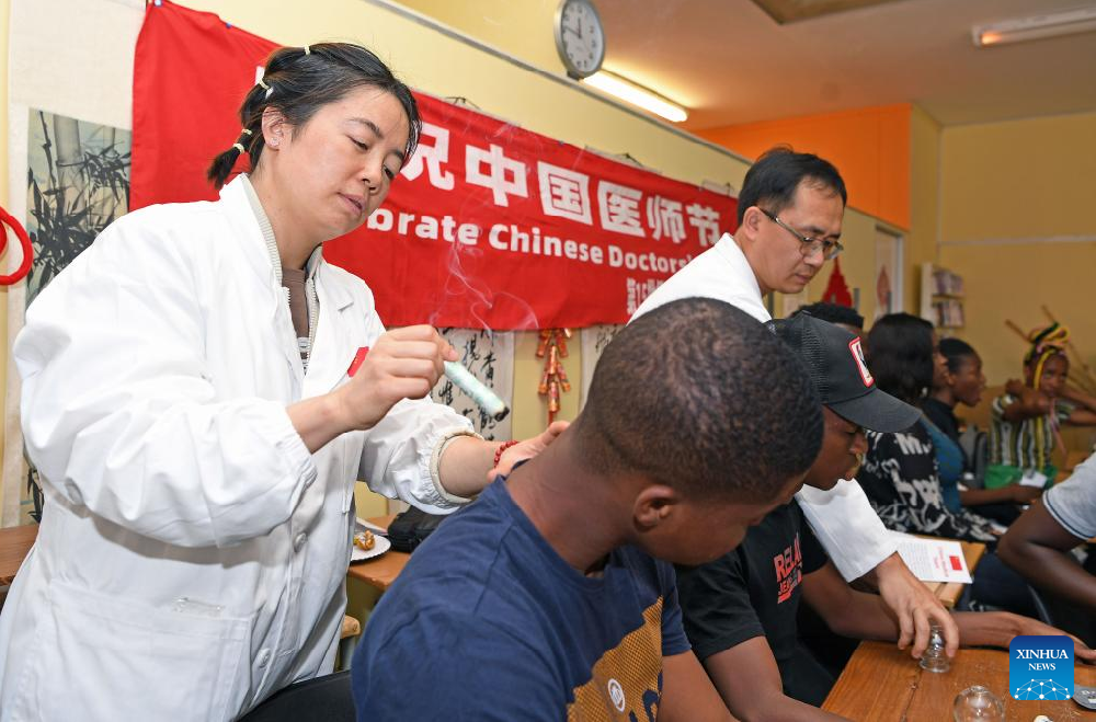 Chinese medical team imparts TCM knowledge to Namibian university students