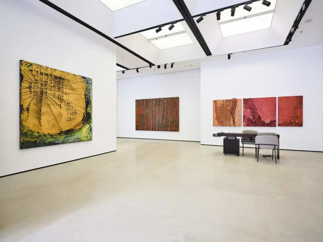 2. Exhibition View of In Rainbows  Solo Exhibition of QU Qianmei ©️QU Qianmei, Photo by Yu Jieyu