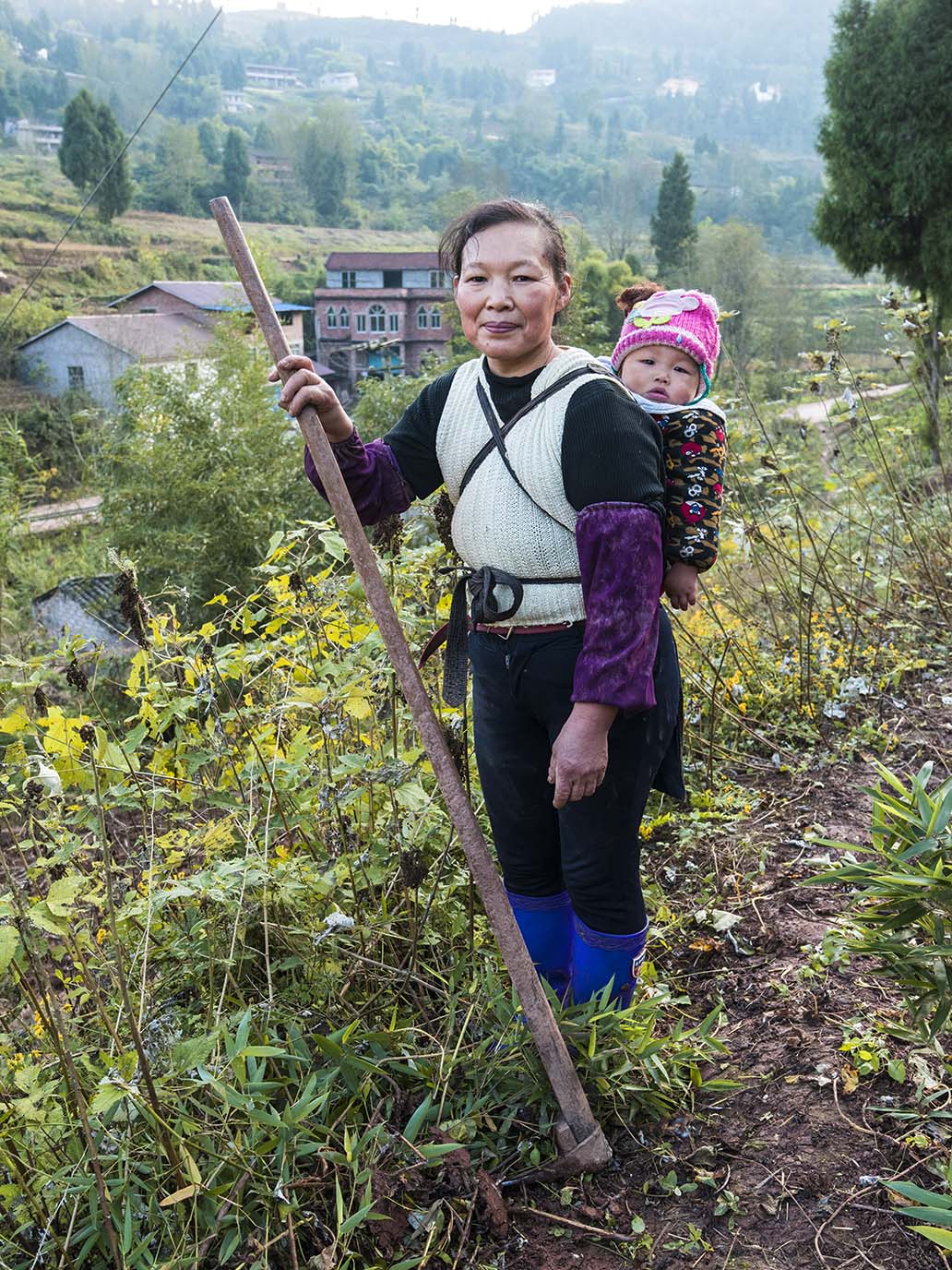 6-两河风雨桥 饭馆做饭、种地、带外孙的大嫂.jpg