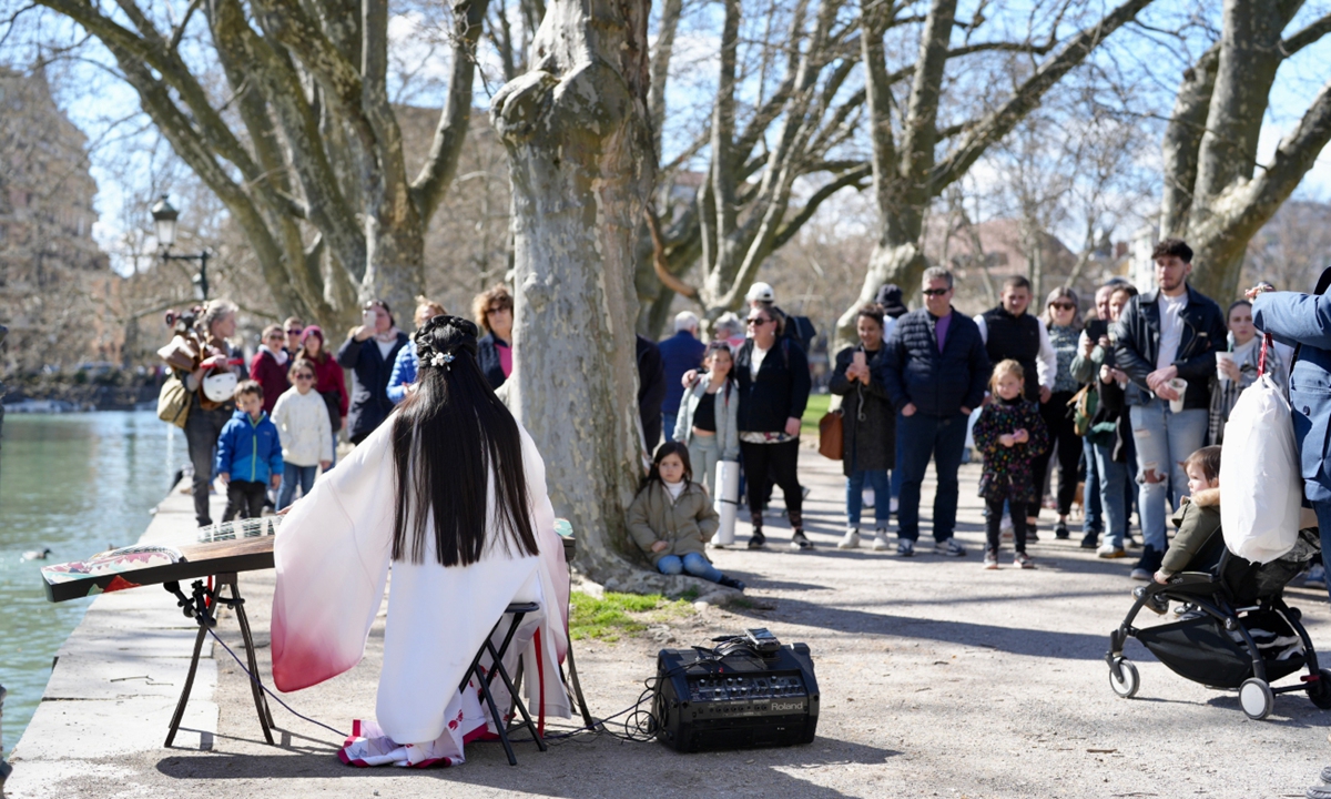 Peng Jingxuan plays the traditional Chinese instrument <em>guzheng</em> in Annecy, France. Photo: Courtesy of Peng Jingxuan