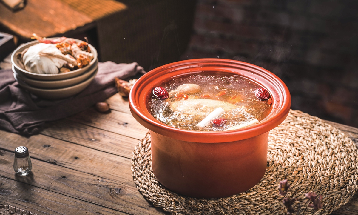 The five-fingered peach root chicken soup Photo: VCG