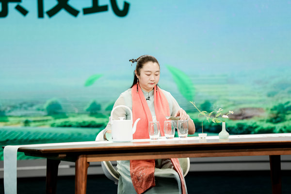 Luzhou promotes its spring tea in Beijing