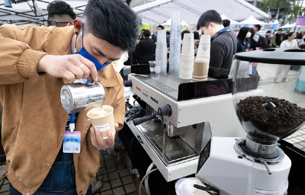 Coffee industrial base sprouts in Guangdong
