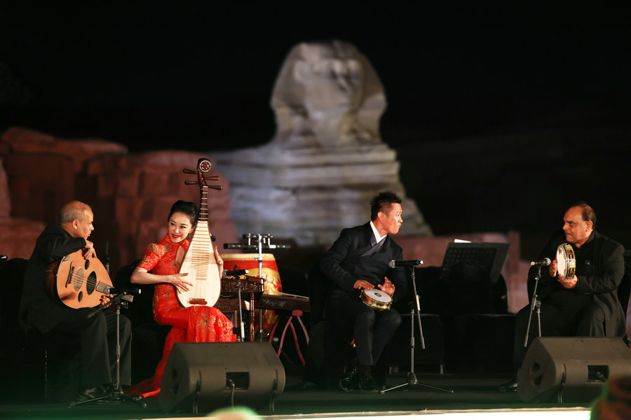 Chinese, Arab musicians perform in front of the Great Pyramids