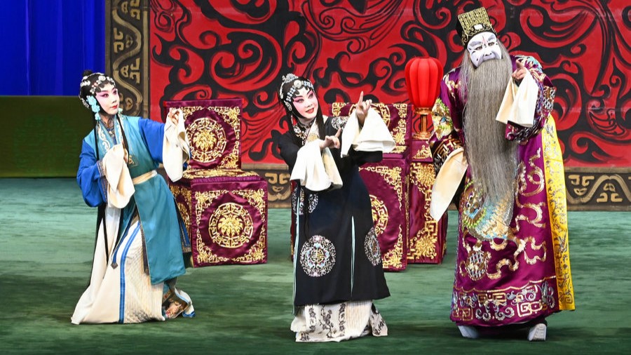 Peking Opera company returns to HK