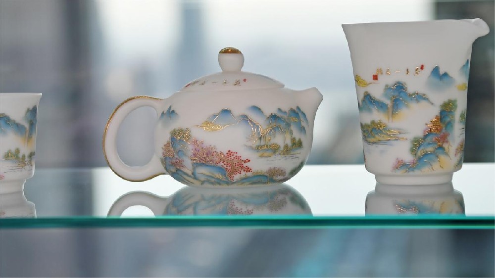 Dehua porcelain int'l exhibition held at UN