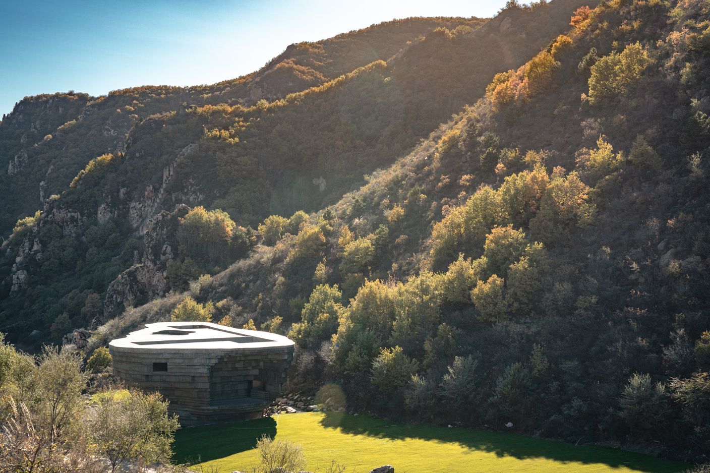 Exhibition view Aranya Plein Air Art Project (7 July–29 October 2023). Courtesy Aranya Plein Air Art Project. Photo Ni Nan.