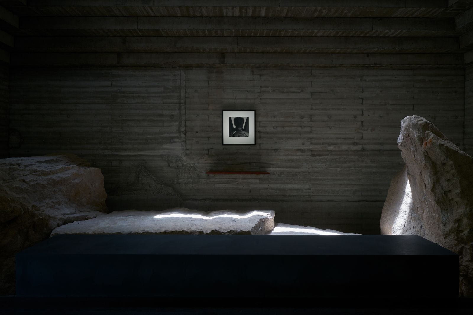 Robert Mapplethorpe, Self Portrait (1981). Silver gelatin print. 58.5 x 61 x 3.2 cm (framed). Exhibition view of Aranya Plein Air Art Project Courtesy Aranya Plein Air Art Project. Phot