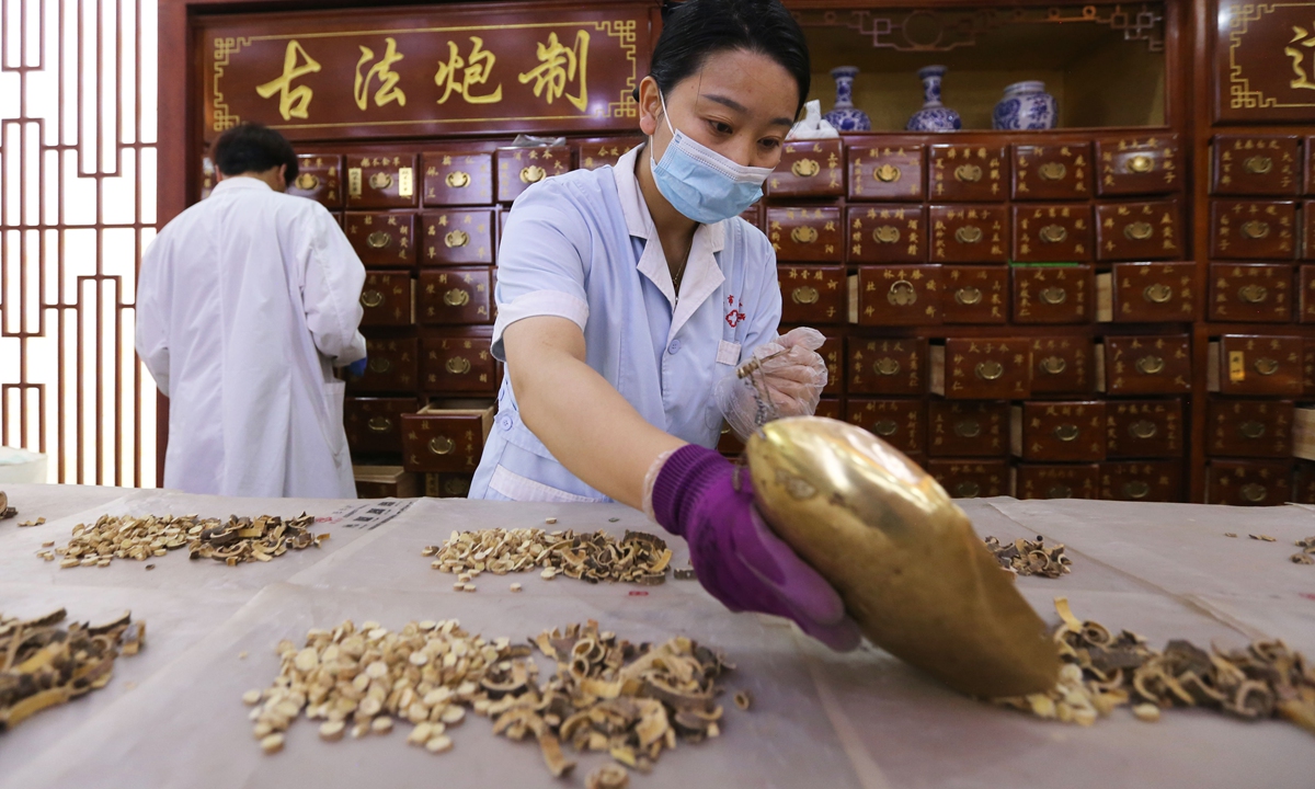 Medical staff prepare Sanfu patches with traditional Chinese medicine in Dingxi, Northwest China's Gansu Province on July 15, 2026. Medical staff apply Sanfu patches to local residents in Neijiang of Southwest China's Sichuan Province. Photos on this page: VCG 